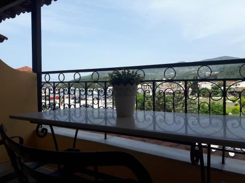 Balkoni atau teres di Fofos Rooms
