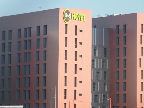 a building with a hotel sign on top of it at B&B HOTEL Lille Grand Stade in Villeneuve d'Ascq