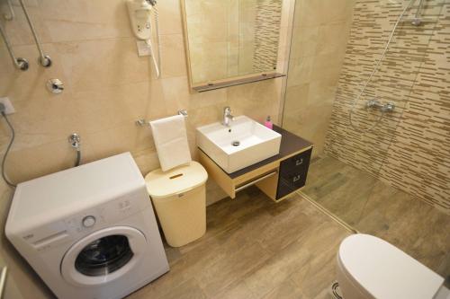 Ένα μπάνιο στο ROOMS & APARTMENTS DOBROTSKI DVORI
