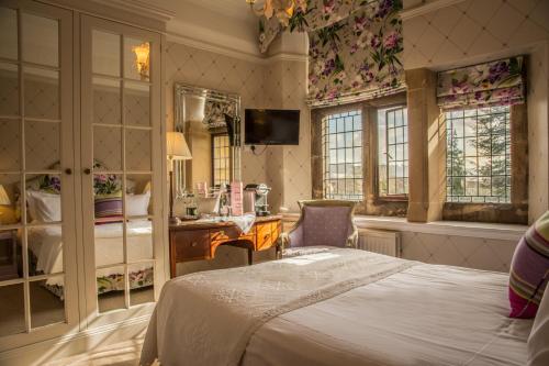 A bed or beds in a room at Fischers Baslow Hall - Chatsworth