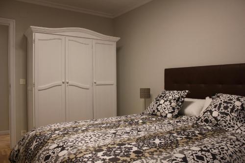 Un pat sau paturi într-o cameră la Apartamento Sanguesa