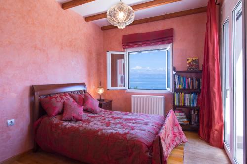 Postel nebo postele na pokoji v ubytování Villa Larisa