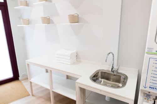 a white counter with a sink in a room at Albergue Goas in Abadín