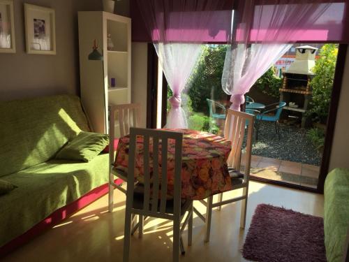 Photo de la galerie de l'établissement Apartamentos Cala Boadella Low Floor, à Lloret de Mar