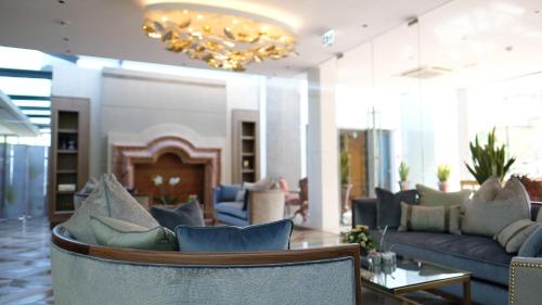 Posezení v ubytování Hotel Schloss Mönchstein