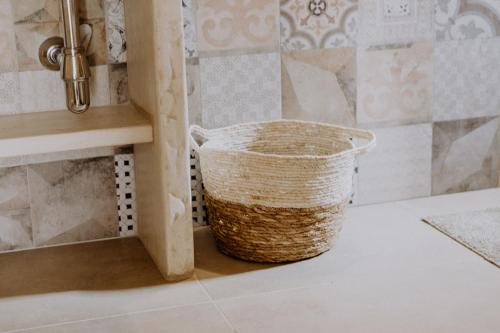 a basket sitting on the floor in a bathroom at Suite Fasano in Fasano