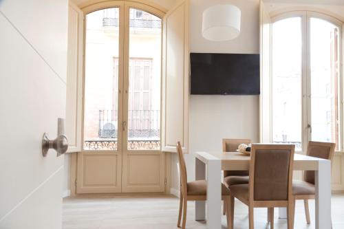 Телевизор и/или развлекательный центр в Apartamentos Pinar Malaga Centro