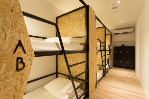 Krevet ili kreveti na kat u jedinici u objektu Let's Hostel