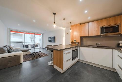 Wonderful one bedroom heart of Cannes, 2min walk to Carlton hotel!