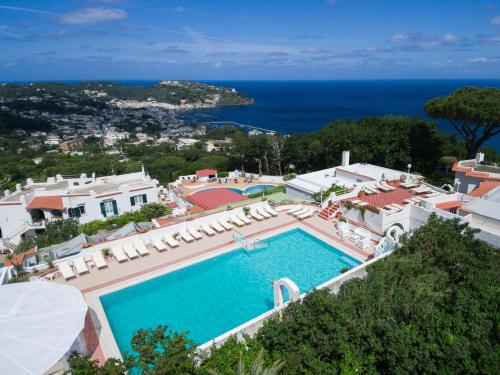 Výhľad na bazén v ubytovaní Paradise Relais Villa Janto' alebo v jeho blízkosti
