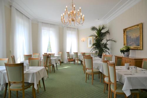 A restaurant or other place to eat at Hotel An Der Wien