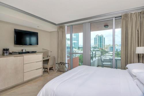 Imagen de la galería de Miami Beachfront Bentley Hotel Studio Condo with Balcony, en Miami Beach