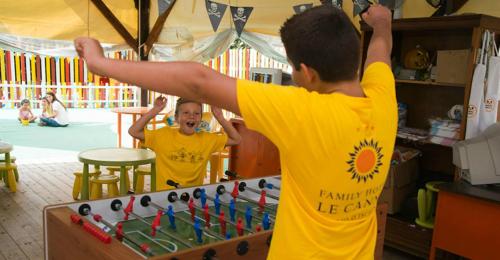two boys in yellow shirts playing a game of chess at Le Canne Family Resort & Spa in Ischia