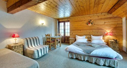 Postel nebo postele na pokoji v ubytování Alp'Hotel