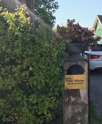 a planter with a potted plant on top of it at Villamilsten B&B in Lidköping