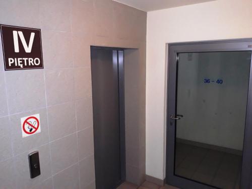 Apartament Kielce Fioletにあるバスルーム