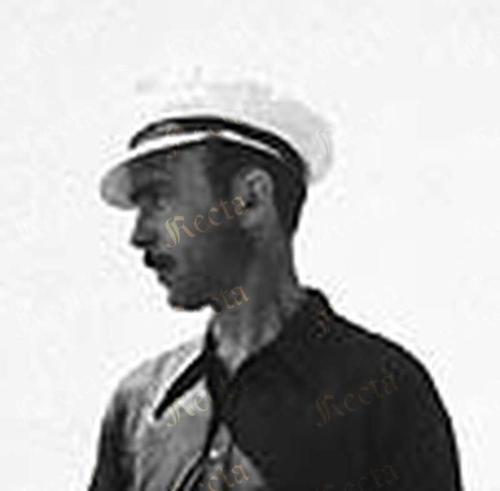 une photo en noir et blanc d'un homme portant un chapeau dans l'établissement Casa Cuniolo Guest House, à Tortone