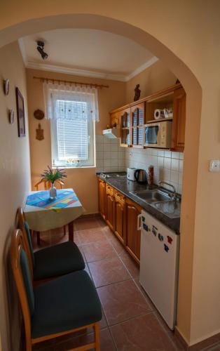 Kuchyň nebo kuchyňský kout v ubytování Katica Apartman