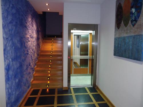 a hallway with a stairway with a hallway at Hospedería el Puerto in Colindres