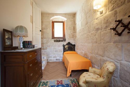 a bedroom with a bed and a dresser and chairs at Terrazzo Vinicio in Scicli