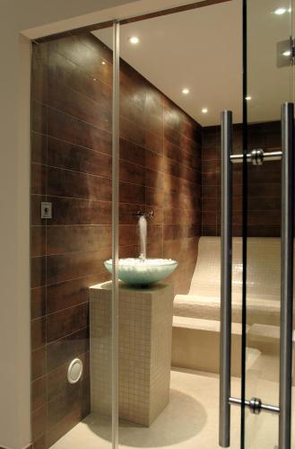 Hotel Luna Riccione e Aqua Spa Only Adults +12にあるバスルーム