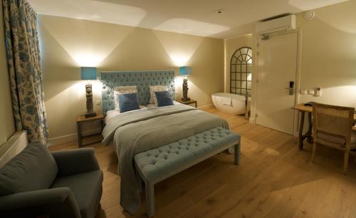 a large bedroom with a large bed and a couch at Restaurant Hotel Merlet in Schoorl