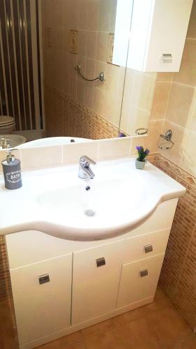 a bathroom with a white sink and a mirror at Dai nonni in Niscemi