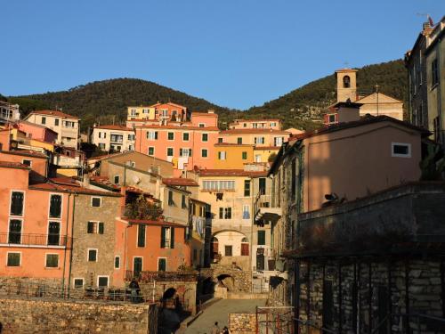 a group of buildings on a hill at Il Giardino Segreto in Tellaro