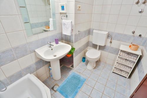 Ibis Apartment