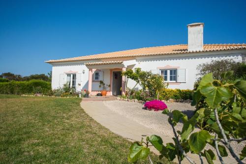 Casa Naboo - Sunny Holiday Home with Pool