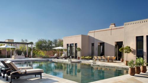 Four Seasons Resort Marrakech tesisinde veya buraya yakın yüzme havuzu
