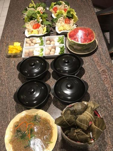 Makanan di atau berdekatan rumah tamu ini