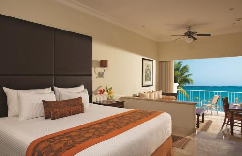 Postel nebo postele na pokoji v ubytování Dreams Tulum Resort & Spa