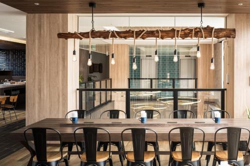 a dining room with a table and chairs at Tissage Hotel Naha by Nest in Naha