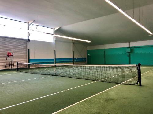 Εγκαταστάσεις για τένις ή/και σκουός στο Sporthotel Bad Bevensen ή εκεί κοντά