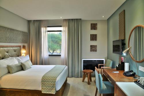 Postel nebo postele na pokoji v ubytování Cresta Maun Hotel
