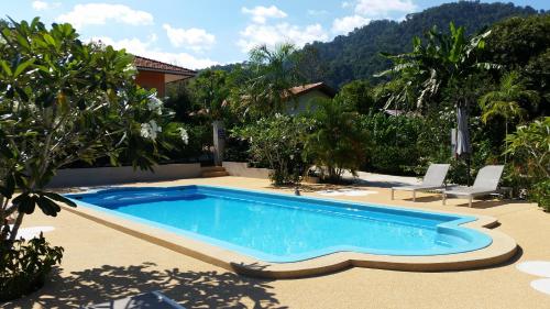 Swimmingpoolen hos eller tæt på Khao Sok Jasmine Garden Resort - SHA Certified