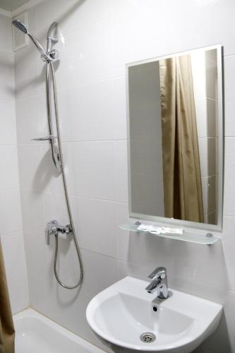 Un baño de Hotel Tourist