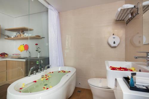 Phòng tắm tại Smile Hotel Nha Trang