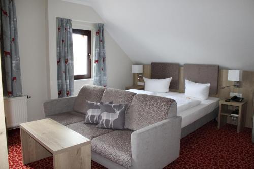 Кровать или кровати в номере Parkhotel Margaretenhof