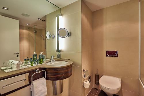 Ein Badezimmer in der Unterkunft H4 Hotel Solothurn