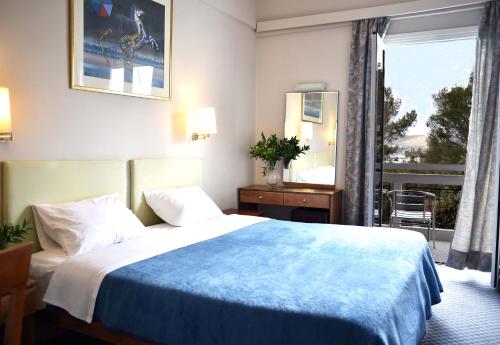 Postel nebo postele na pokoji v ubytování Karystion Hotel