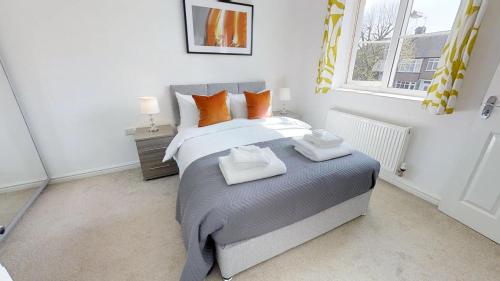 Gallery image of StayZo Cole Green Lane Accommodation- FREE Parking in Welwyn Garden City