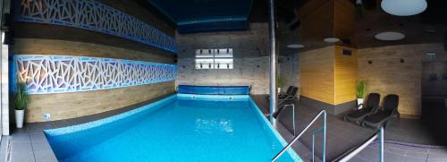 a large swimming pool in a large room at Tramontana Family & Wellness in Darłówko