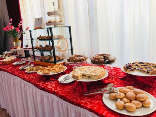 Makanan di atau di tempat lain dekat hotel