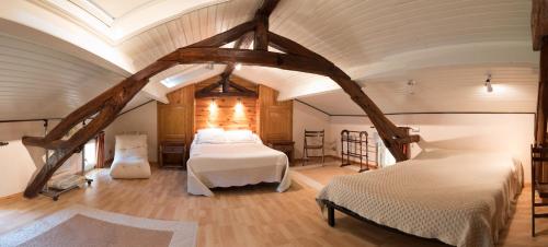 Un pat sau paturi într-o cameră la Les Magnolias holiday homes