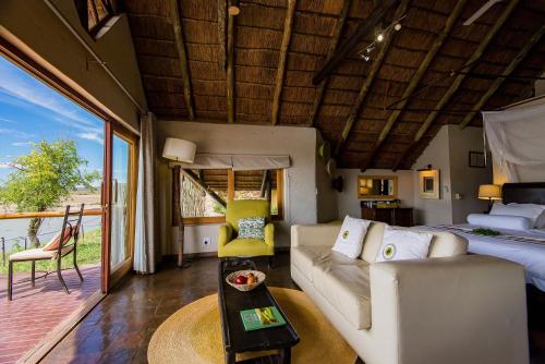 Zona de estar de Tau Game Lodge