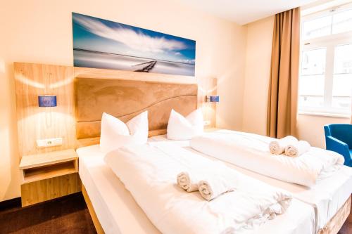 Ένα ή περισσότερα κρεβάτια σε δωμάτιο στο Hotel Am Alten Hafen