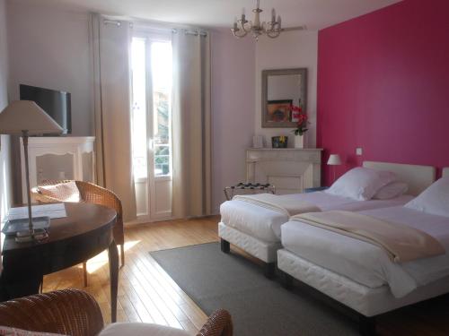 Un ou plusieurs lits dans un hébergement de l'établissement Hotel Villa Les Cygnes