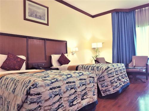 Giường trong phòng chung tại Hotel Samrat, New Delhi